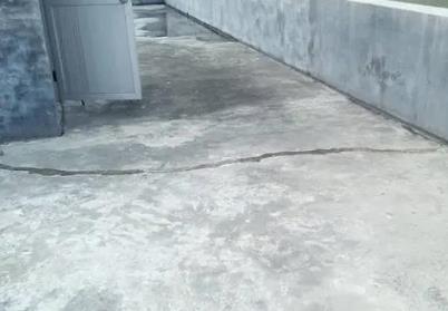 二七楼顶漏水维修公司分享下如何解决卫生间隐蔽部位漏水的问题?